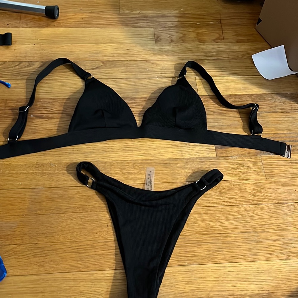 Black bikini, size medium